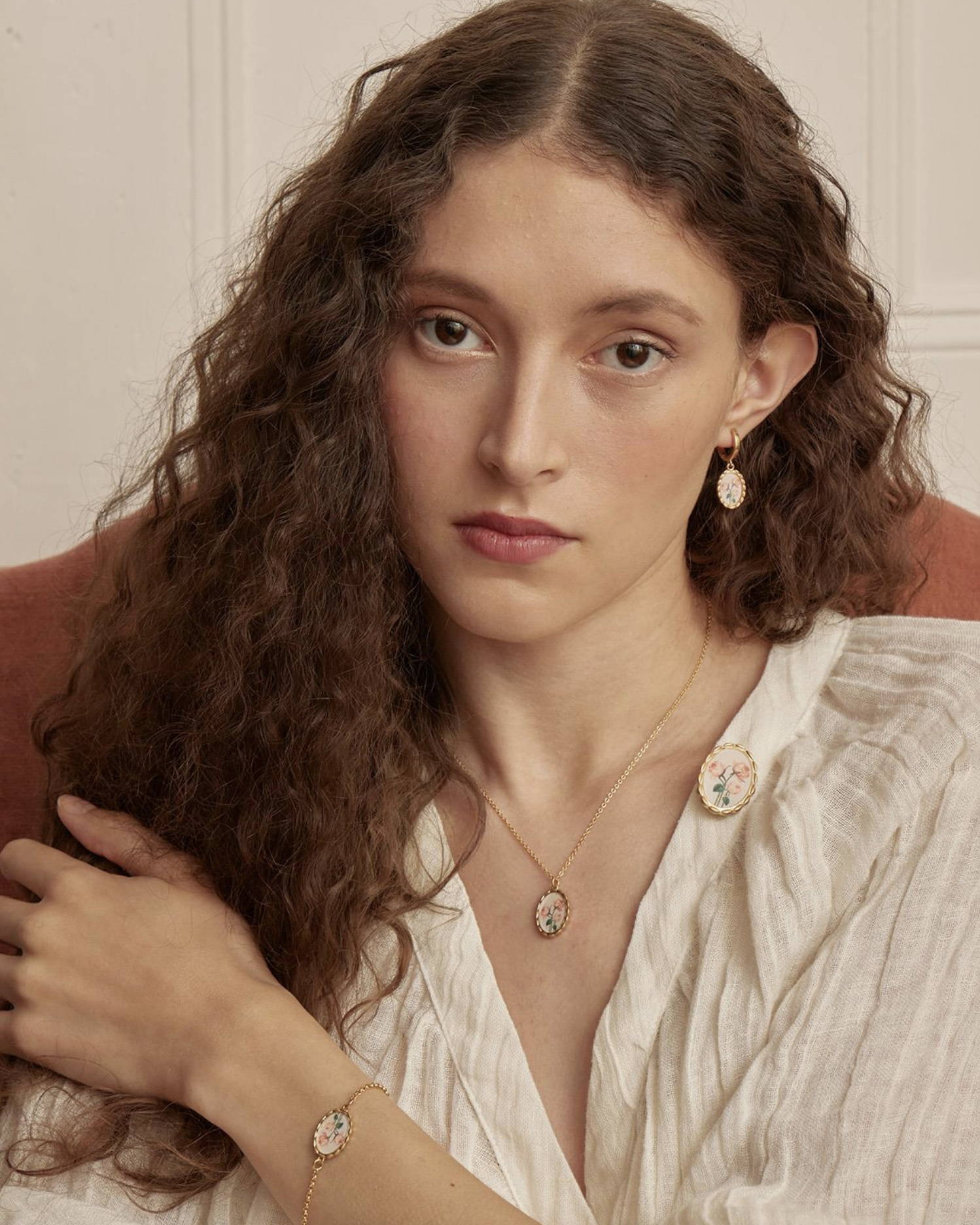 Fable Framed Roses Necklace